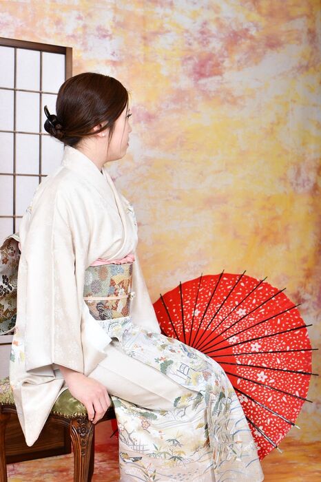 和装の女性