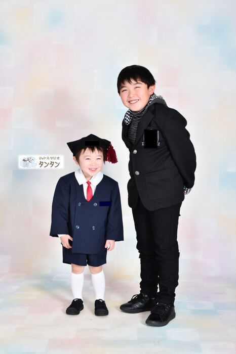 B09693CF-C148-476A-A681-3D68D9C463B0